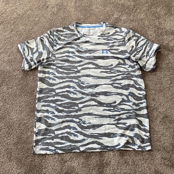 Under Armour Top SIZE M - Picture 1 of 5